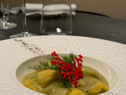 Ravioli Ricotta e Limone su crema di Asparagi e Zeste di Limone Candito